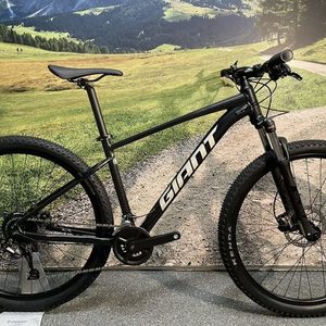 2021 Giant Talon Black