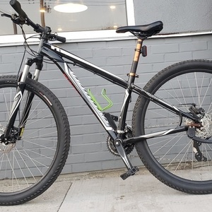 Specialized Hardrock se Silver, gray or bare metal