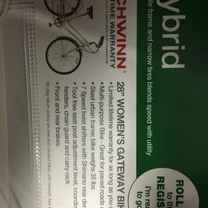 2016 Schwinn 28" women's gate way bike White