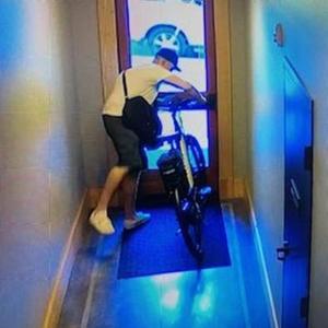 2022 Aventón LEVEL Silver, gray or bare metal