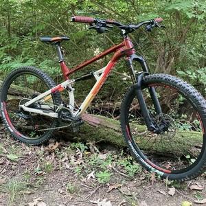 2021 Polygon Siskiu D5 Red and White