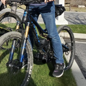 2017 Pivot Mach 4 Carbon Black and Blue