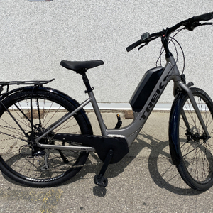 2022 Trek Ebike step through Silver, gray or bare metal