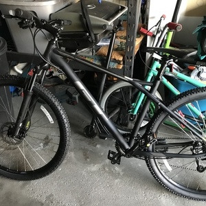 2021 GT Bicycles Avalanche Black