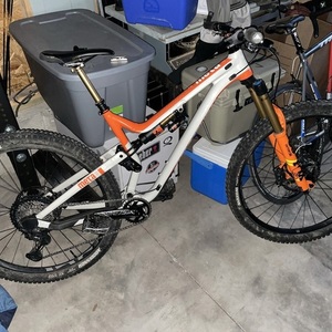 2020 Commencal Bikes Meta 29 AM Signature Fox Team Edition Orange and White