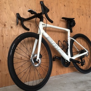 2022 BMC Roadmachine One - 54 White