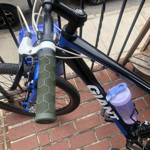 2012 Giant Revel 1 (Black/Blue) Black, Blue, and White