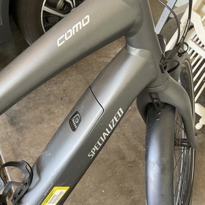 2020 Specialized Como 4.0 650B Silver, gray or bare metal