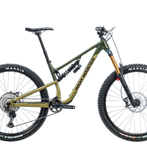 2022 Rocky Mountain Bicycles Altitude Black