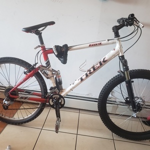 2013 Trek Fuel 80 White, Red, and Black