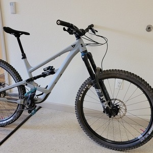 2022 YT Capra Core 2 Silver, gray or bare metal