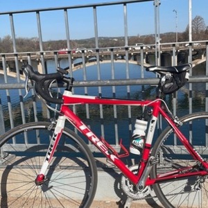 2012 Trek 2.3 H2 (Compact) Red and White