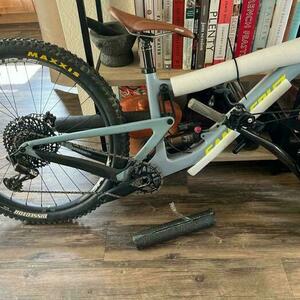 2019 Santa Cruz Bronson Silver, gray or bare metal