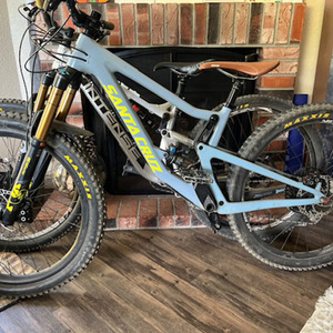 2019 Santa Cruz Bronson Silver, gray or bare metal