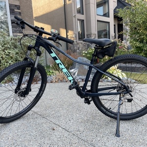 2022 Trek Marlin 6 Blue