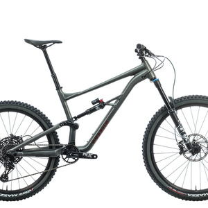 2021 Specialized Status 160 Silver, gray or bare metal