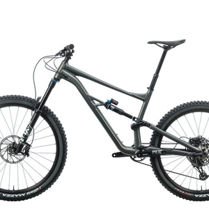 2021 Specialized Status 160 Silver, gray or bare metal