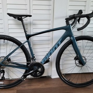 2022 Giant Defy Advanced 2