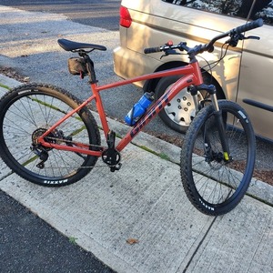2021 Giant Talon 29 (2) Red