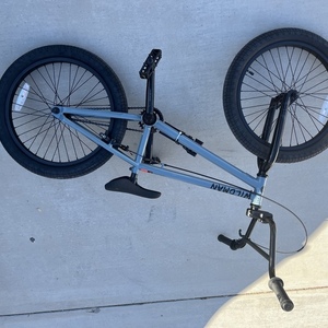 2022 SE Bikes Wildman Silver, gray or bare metal, Black, and Stickers tape or other cover-up