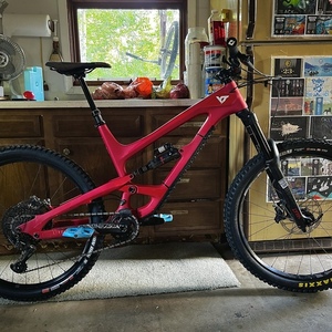 2019 YT Capra cf pro Red