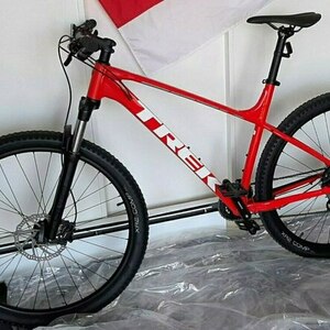 2022 Trek Mountain BIKE Red and White