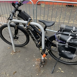 2022 Trek Powerfly FS4 EQ Silver, gray or bare metal