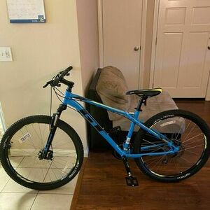 2022 GT Bicycles Mountain bike 17" Blue