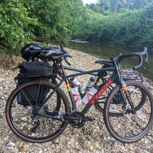 2022 Trek Checkpoint Black