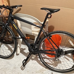 2022 Diamondback Metric 1 Silver, gray or bare metal