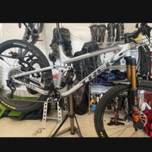 2018 Trek Fuel ex8 Silver, gray or bare metal