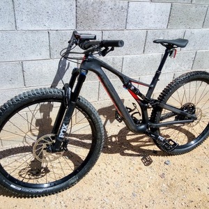2019 Specialized Stumpjumper Black and Red