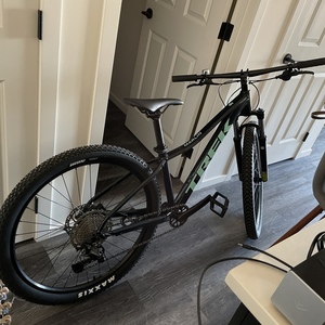 2022 Trek Marlin 6 Blue and Teal
