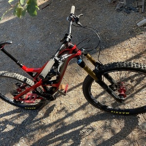 2016 YT Capra CF Pro Race Red and Black