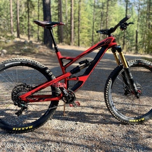 2016 YT Capra CF Pro Race Red and Black