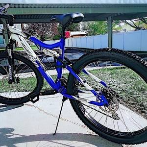 2017 Ironhorse Bicycles IH7084WM (Sinister 6.2) Blue and White