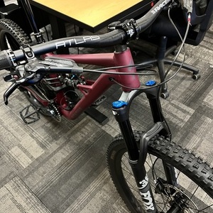 2022 Specialized STATUS Red