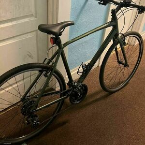 2022 Giant Escape 3 (L) Green and Black