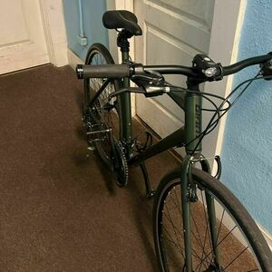 2022 Giant Escape 3 (L) Green and Black