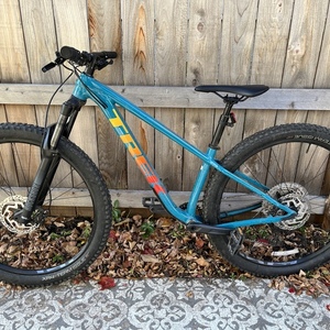 2023 Trek Roscoe 7 Teal
