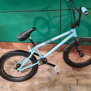 2022 Radio Evol 2 Blue and Pink