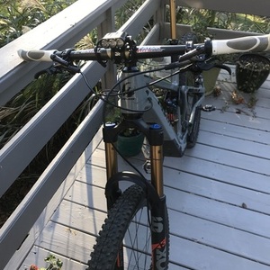 2023 Pivot Shuttle SL Green