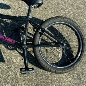 2020 Kink Whip Black