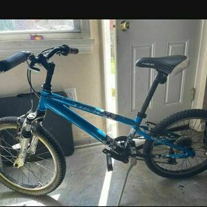 Trek MT 60 Black and Blue