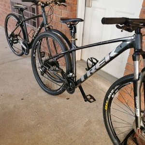2021 Trek Marlin 5 Black and Silver, gray or bare metal