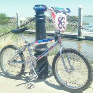 1980 Mongoose Motomag Silver, gray or bare metal