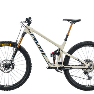 2021 Pivot Switchblade White