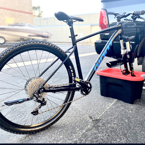 2022 Giant Talon 1 Black and Blue