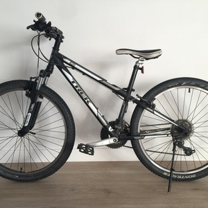 2023 Trek BIKE MN 820 TREK Black and White