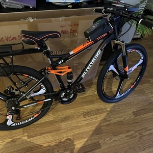 2022 Europa S7 Black and White